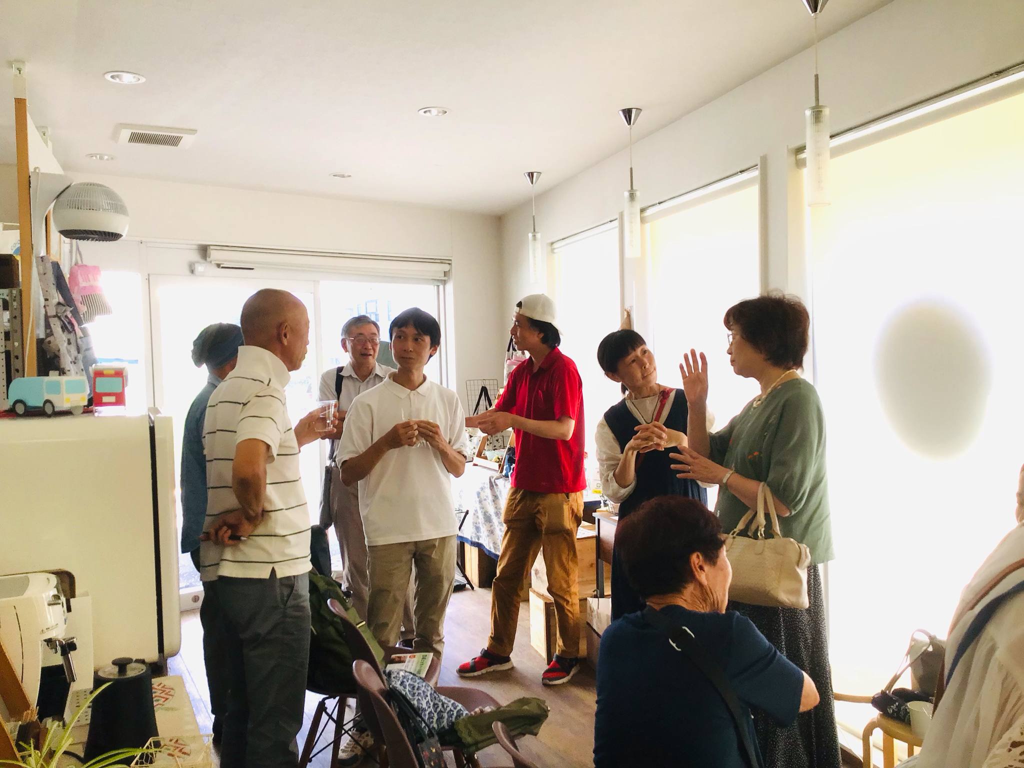 会場で交流する参加者の皆さん